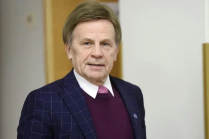 mauri pekkarinen ilman peruukkia